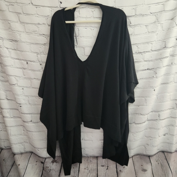 Lululemon Poncho - Picture 2 of 6